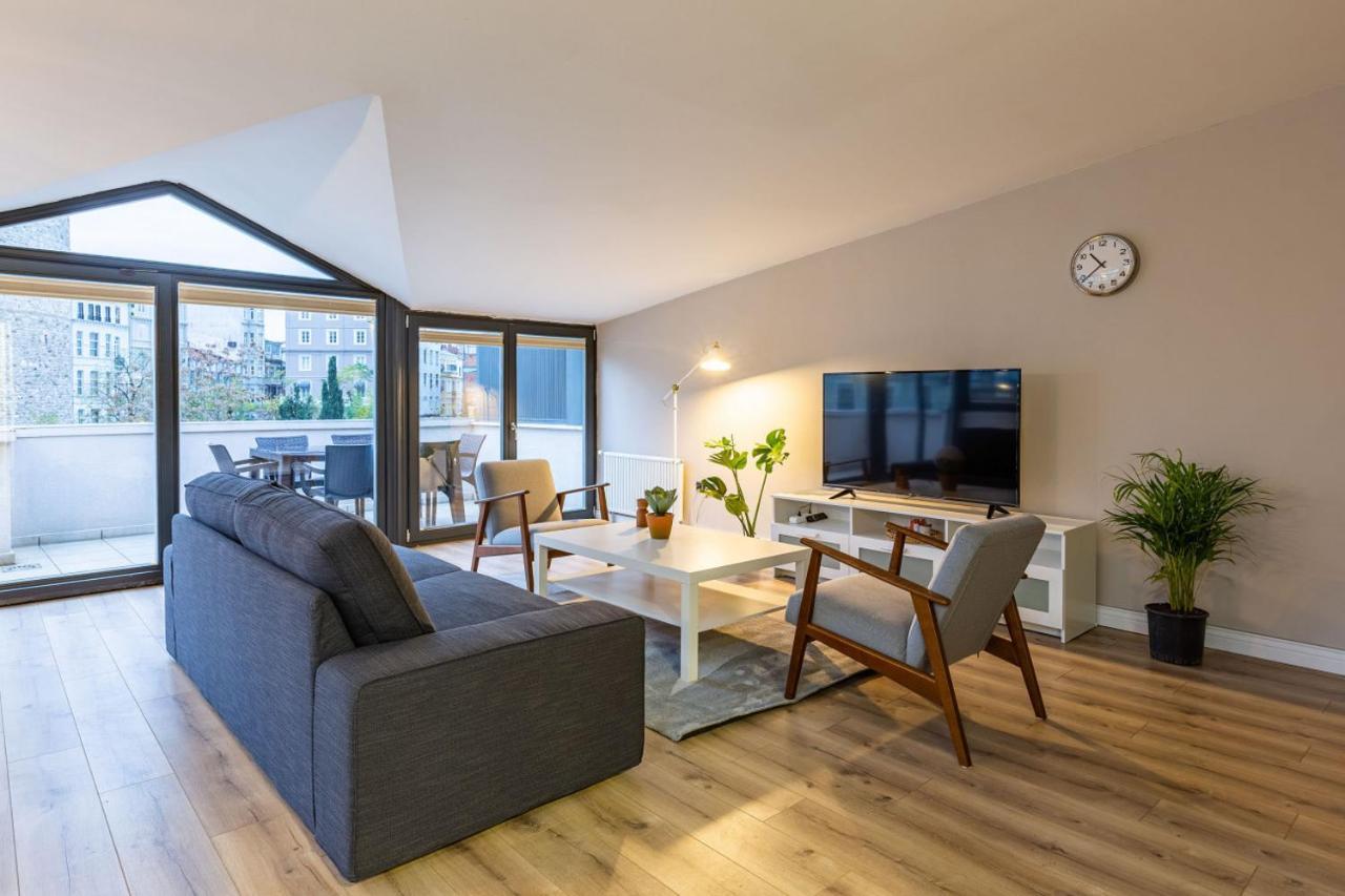 Exceptional Flat With Galata Tower View In Beyoglu Istanbul