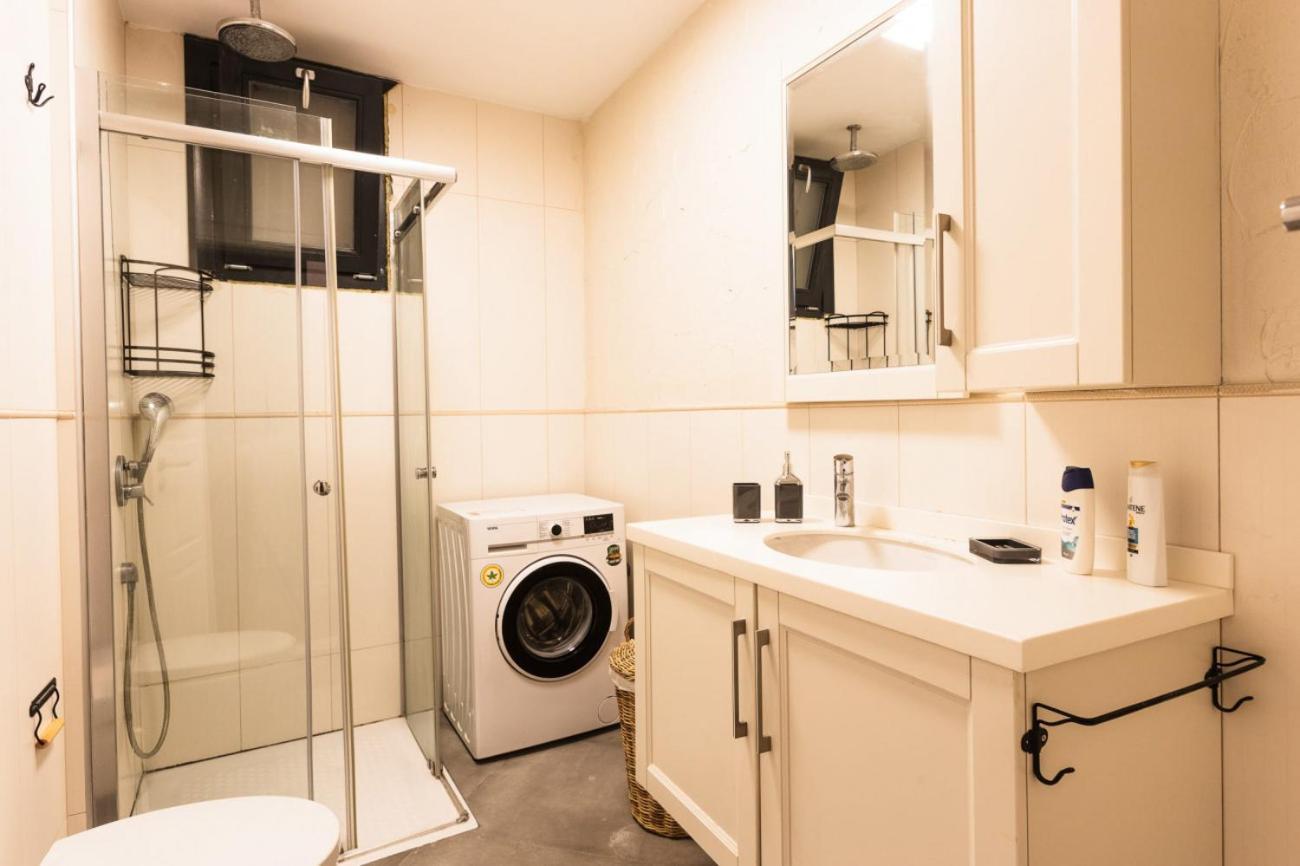 Exceptional Flat With Galata Tower View In Beyoglu